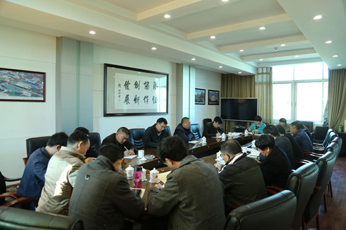 圍繞“三嚴三實”要求   聚焦“忠誠干凈擔(dān)當(dāng)"——公司黨委召開2015年度領(lǐng)導(dǎo)班子專題民主生活會