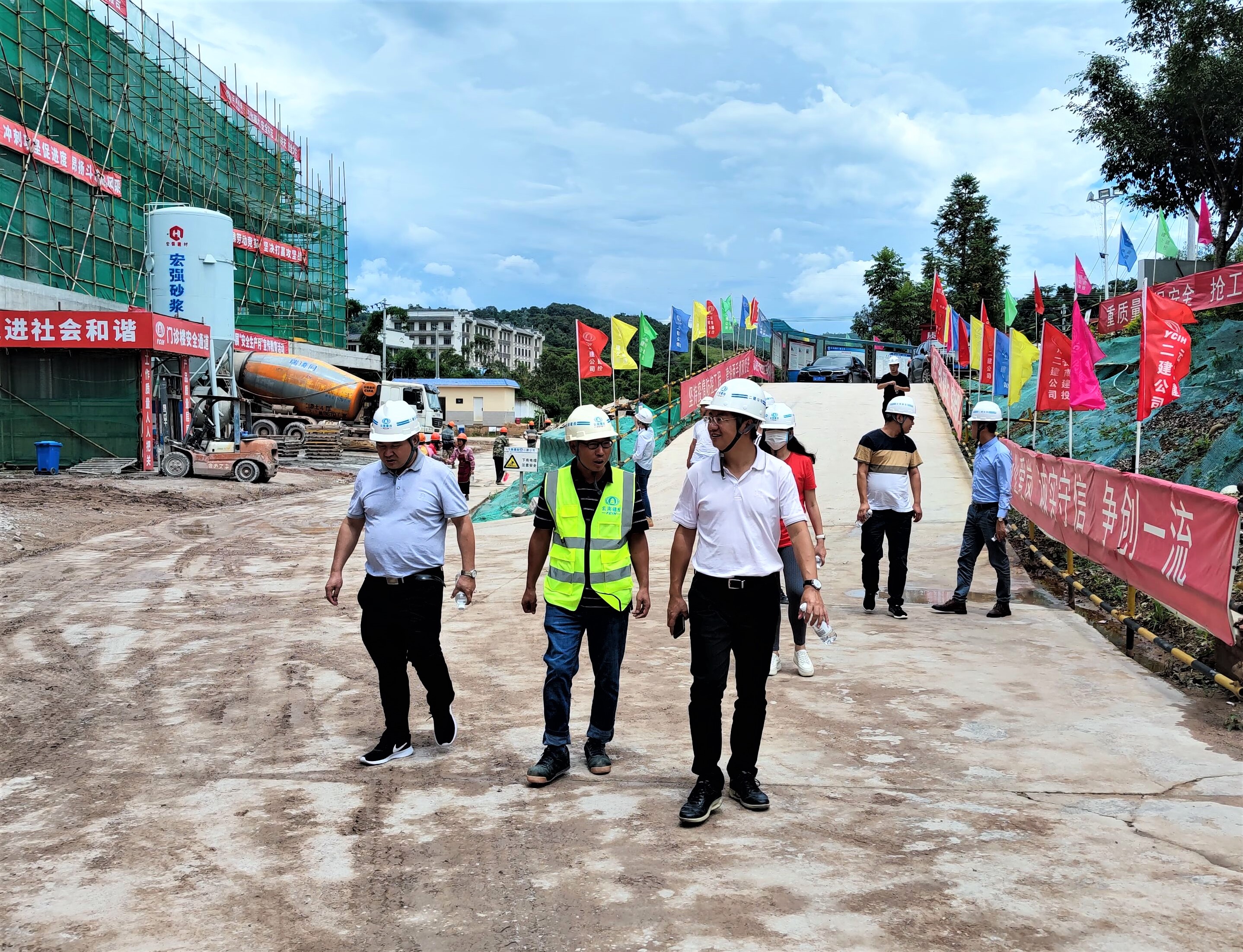 【我為群眾辦實(shí)事】萬向遵一行調(diào)研普洱市傳染病醫(yī)院建設(shè)項(xiàng)目