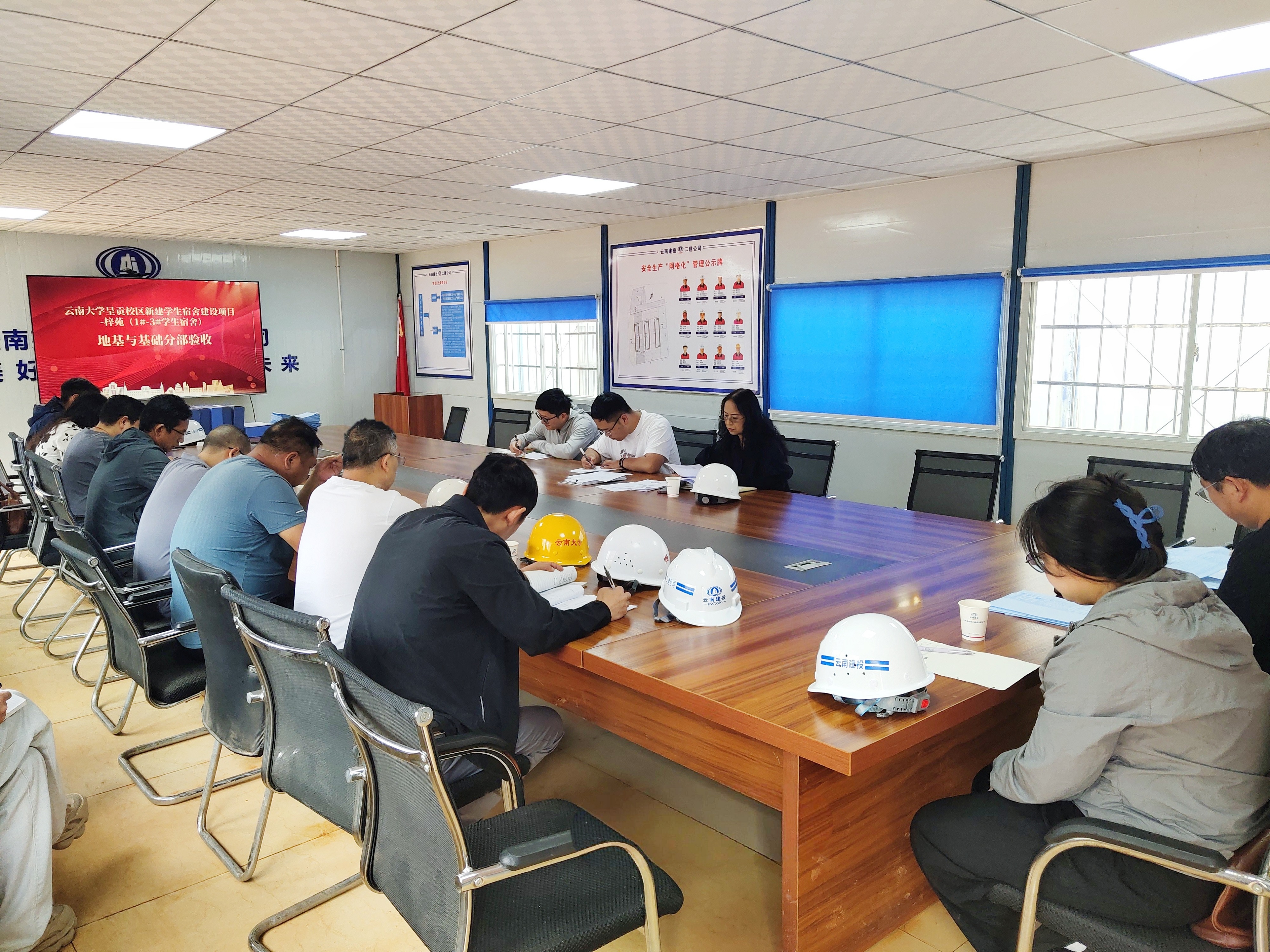 【項目動態(tài)】云南大學(xué)呈貢校區(qū)新建學(xué)生宿舍建設(shè)項目-梓苑地基與基礎(chǔ)分部順利通過驗收